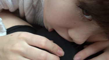 新妻は筋金入りのドスケベ女！欲望のままにイジって、コスって、ハメられて…。／竹中まりあ